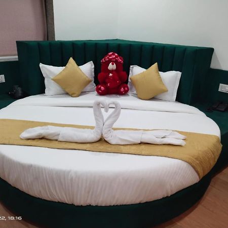 Collection O Hotel Green Park Anand Ngoại thất bức ảnh