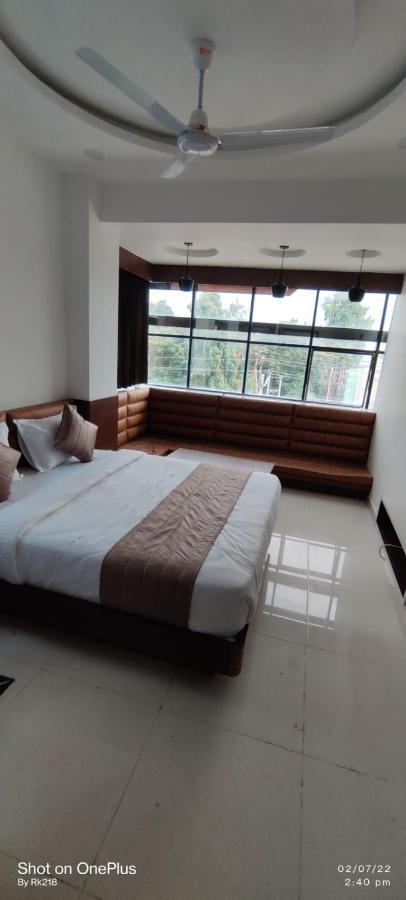 Collection O Hotel Green Park Anand Ngoại thất bức ảnh