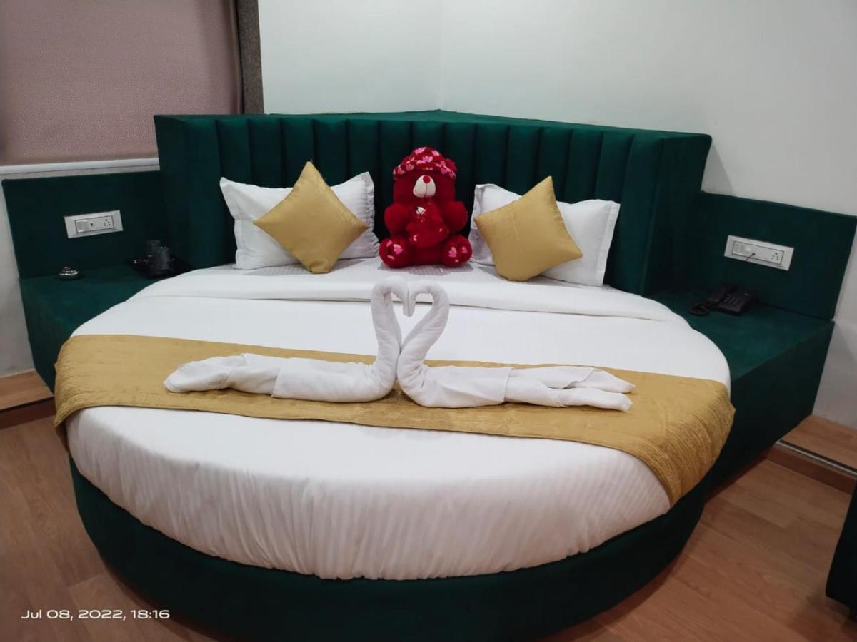 Collection O Hotel Green Park Anand Ngoại thất bức ảnh