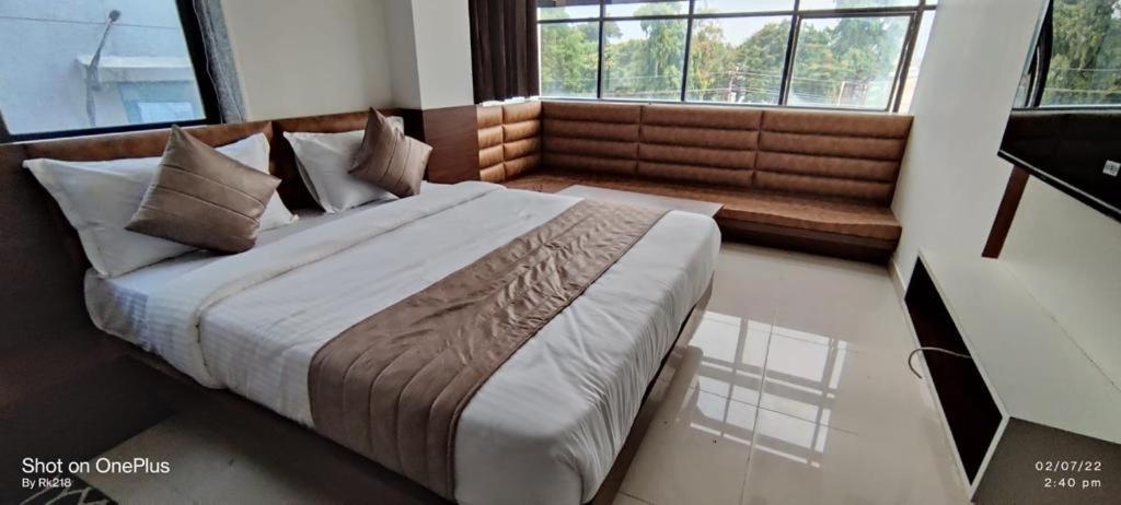 Collection O Hotel Green Park Anand Ngoại thất bức ảnh