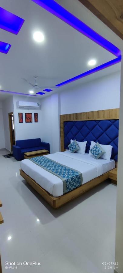 Collection O Hotel Green Park Anand Ngoại thất bức ảnh