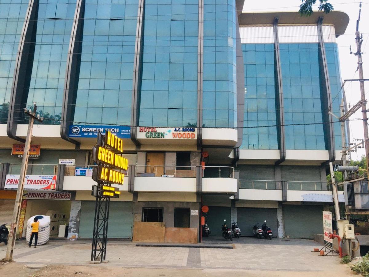 Collection O Hotel Green Park Anand Ngoại thất bức ảnh