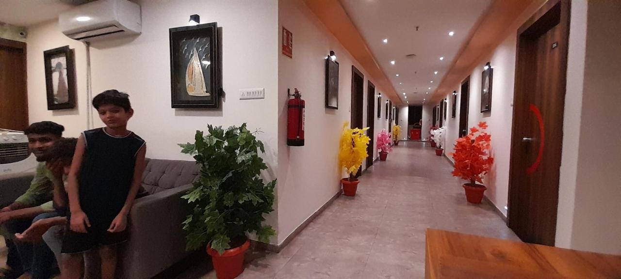 Collection O Hotel Green Park Anand Ngoại thất bức ảnh