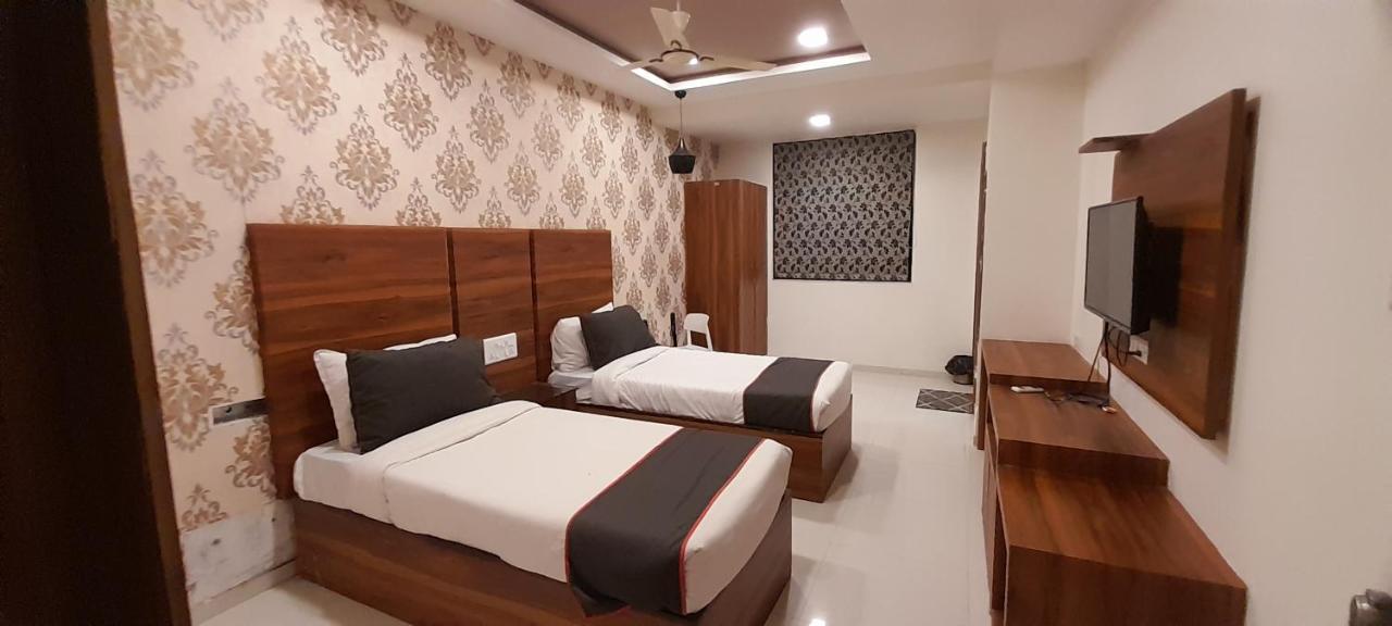 Collection O Hotel Green Park Anand Ngoại thất bức ảnh