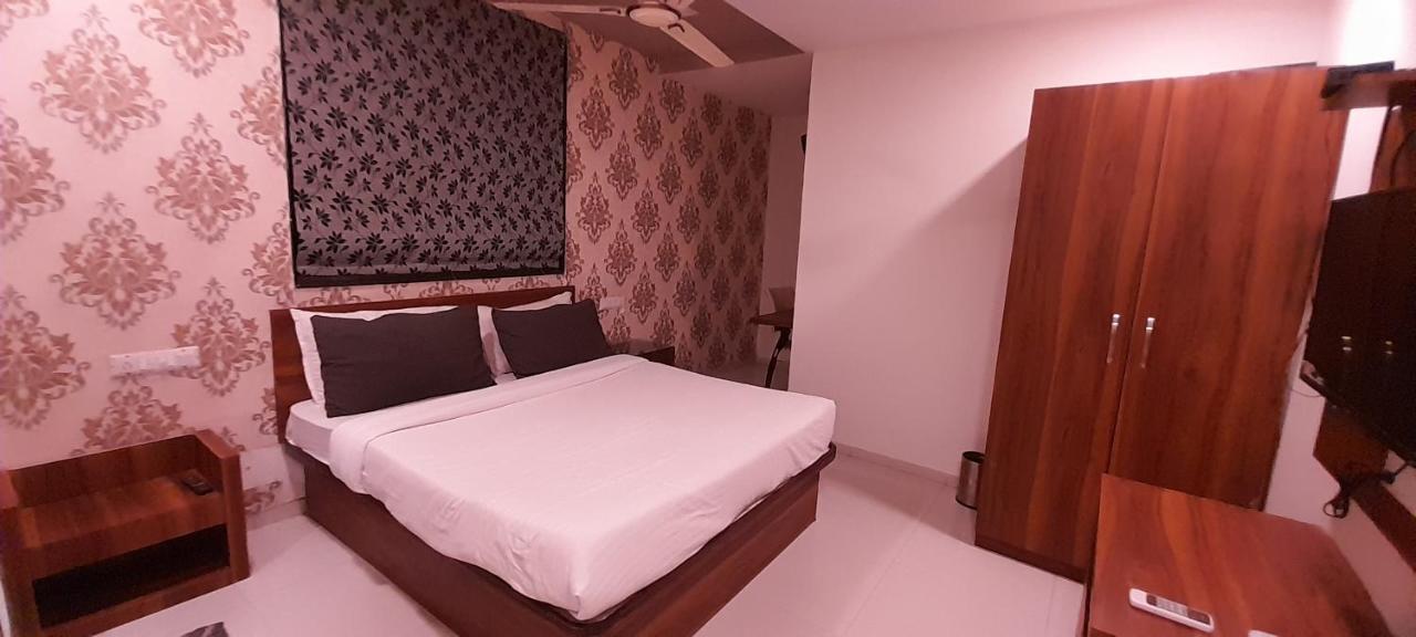 Collection O Hotel Green Park Anand Ngoại thất bức ảnh