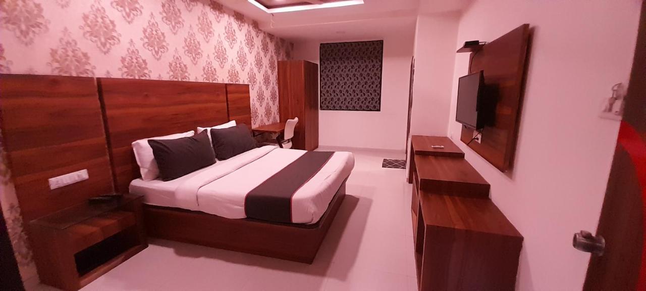 Collection O Hotel Green Park Anand Ngoại thất bức ảnh